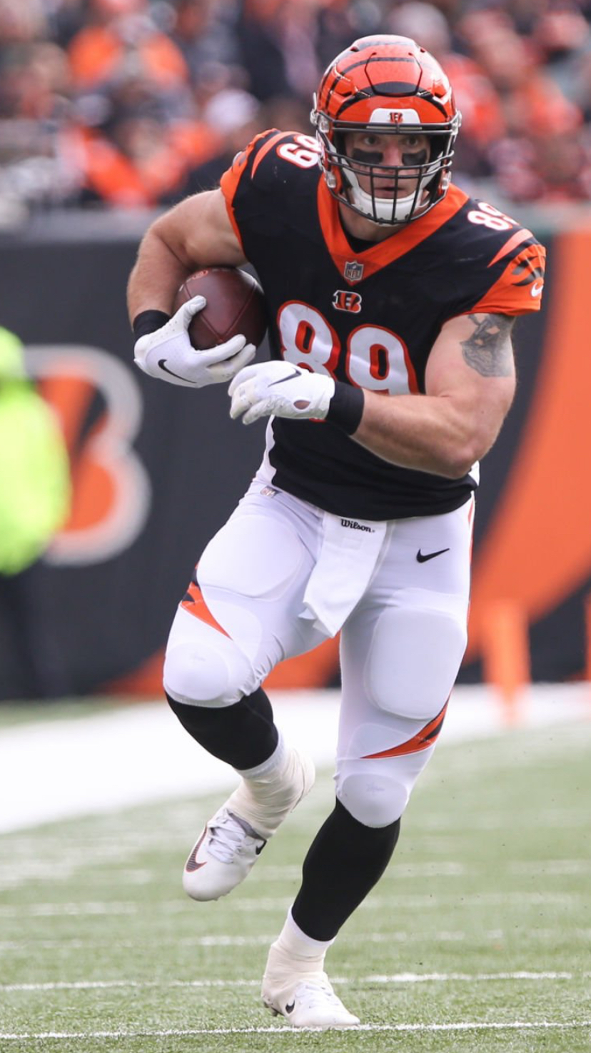 Matt Lengel carrying the ball in a Bengals game